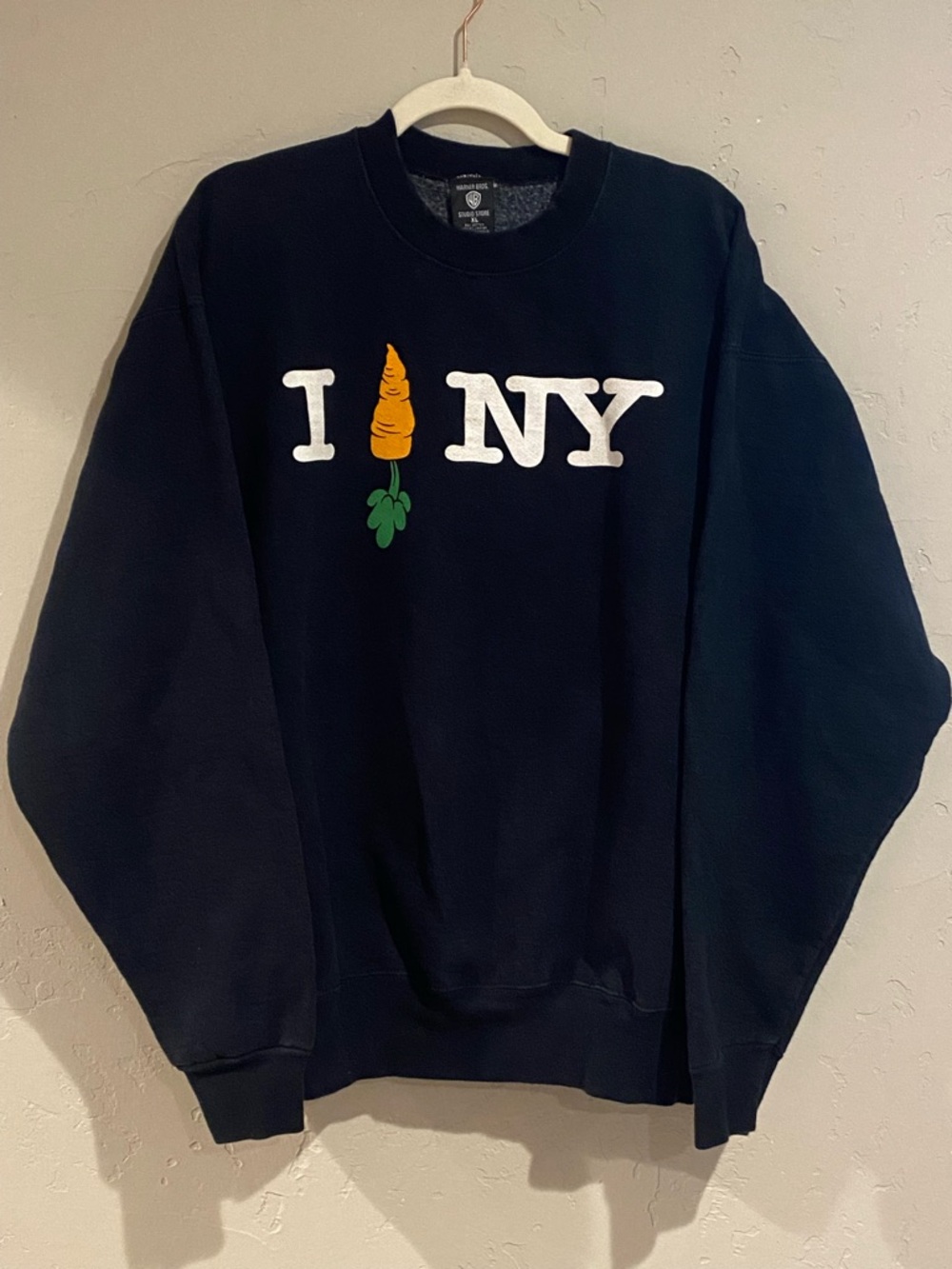 Men's Navy 'I 🥕NY' Graphic Sweatshirt. WB Studios Size XL.